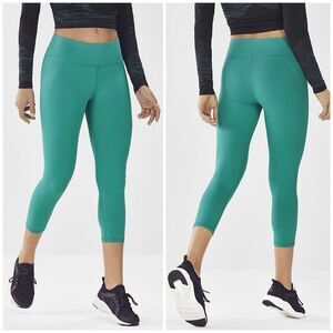 NWT Fabletics X Demi Lovato Salar Capri Cropped Legging Size M